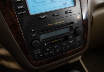 Подержанный автомобиль Acura MDX 2002 года (15 фото)