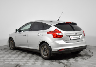 Подержанный автомобиль Ford Focus Hatchback 2012 года (8 фото)