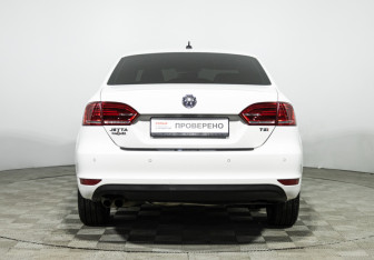 Подержанный автомобиль Volkswagen Jetta Sedan 2014 года (6 фото)