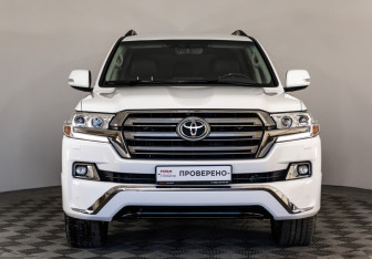 Подержанный автомобиль Toyota Land Cruiser Suv 2016 года (2 фото)