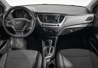 Подержанный автомобиль Hyundai Solaris Sedan 2017 года (13 фото)