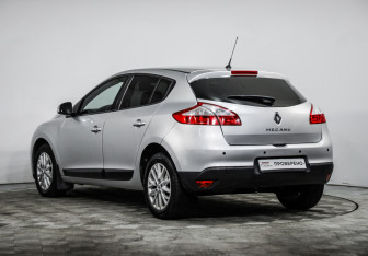 Подержанный автомобиль Renault Megane Hatchback 2013 года (7 фото)