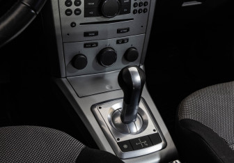 Подержанный автомобиль Opel Astra Hatchback 2010 года (13 фото)