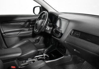 Подержанный автомобиль Mitsubishi Outlander 2018 года (13 фото)