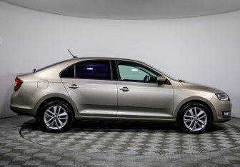 Подержанный автомобиль Skoda Rapid Liftback 2018 года (4 фото)