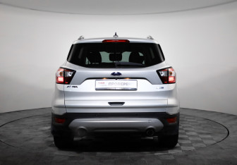 Подержанный автомобиль Ford Kuga 2018 года (6 фото)
