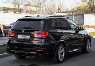 Подержанный автомобиль BMW X5 2017 года (5 фото)