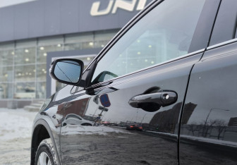 Подержанный автомобиль Toyota RAV4 2018 года (14 фото)