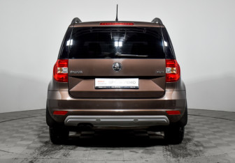 Подержанный автомобиль Skoda Yeti 2014 года (6 фото)