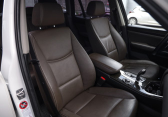 Подержанный автомобиль BMW X3 2012 года (23 фото)