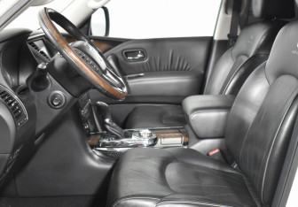 Подержанный автомобиль Infiniti QX56 2011 года (10 фото)