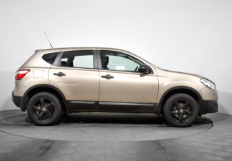 Подержанный автомобиль Nissan Qashqai 2013 года (4 фото)