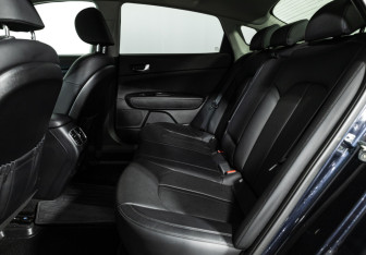 Подержанный автомобиль Kia Optima Sedan 2019 года (10 фото)