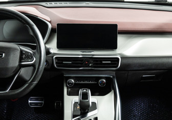 Подержанный автомобиль Geely Coolray 2021 года (13 фото)