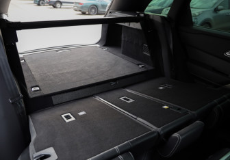 Подержанный автомобиль Land Rover Range Rover Velar 2017 года (33 фото)