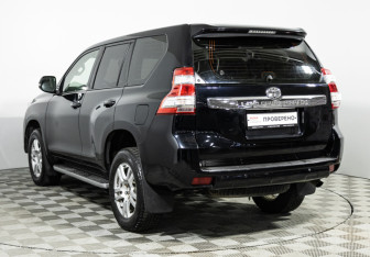 Подержанный автомобиль Toyota Land Cruiser Prado 2015 года (7 фото)