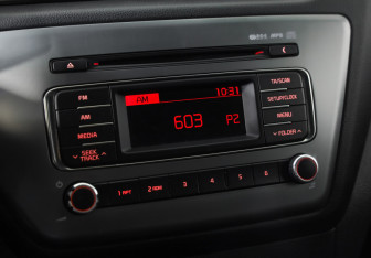 Подержанный автомобиль Kia Rio Sedan 2016 года (13 фото)