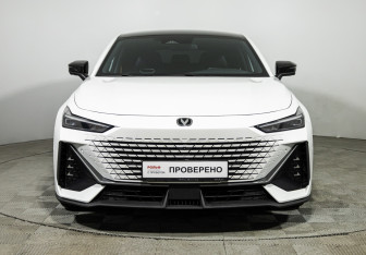 Подержанный автомобиль Changan UNI-V 2023 года (2 фото)
