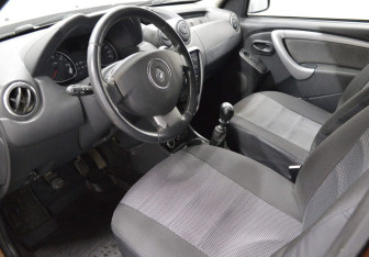 Подержанный автомобиль Renault Duster 2013 года (10 фото)