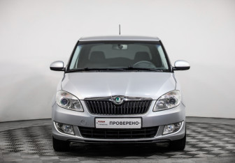 Подержанный автомобиль Skoda Fabia Hatchback 2011 года (2 фото)