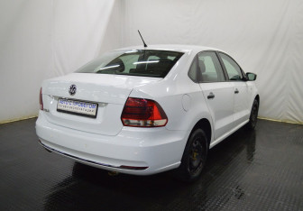 Подержанный автомобиль Volkswagen Polo Sedan 2015 года (5 фото)