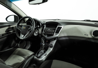 Подержанный автомобиль Chevrolet Cruze Sedan 2011 года (9 фото)
