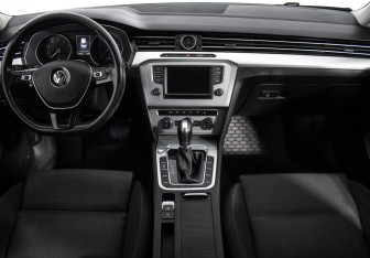 Подержанный автомобиль Volkswagen Passat Sedan 2015 года (15 фото)