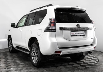 Подержанный автомобиль Toyota Land Cruiser Prado 2016 года (9 фото)