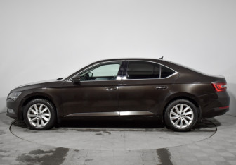 Подержанный автомобиль Skoda Superb Liftback 2018 года (8 фото)