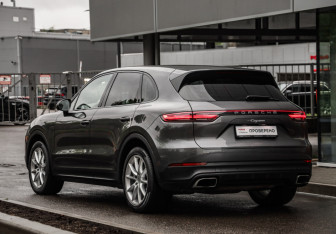 Подержанный автомобиль Porsche Cayenne 2020 года (8 фото)