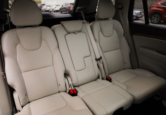 Подержанный автомобиль Volvo XC90 2022 года (28 фото)