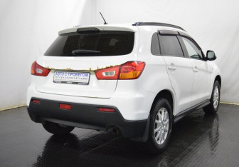 Подержанный автомобиль Mitsubishi ASX 2011 года (5 фото)