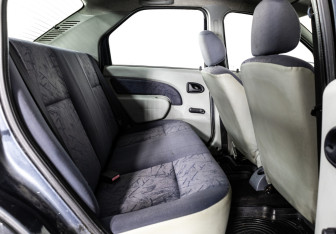 Подержанный автомобиль Renault Logan Sedan 2006 года (13 фото)