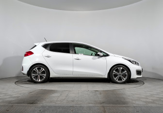 Подержанный автомобиль Kia Ceed Hatchback 2016 года (4 фото)