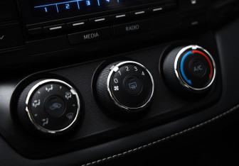 Подержанный автомобиль Toyota RAV4 2015 года (15 фото)