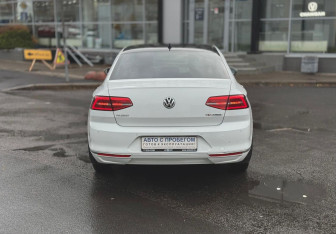 Подержанный автомобиль Volkswagen Passat Sedan 2017 года (5 фото)