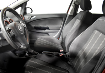 Подержанный автомобиль Opel Corsa 2013 года (10 фото)