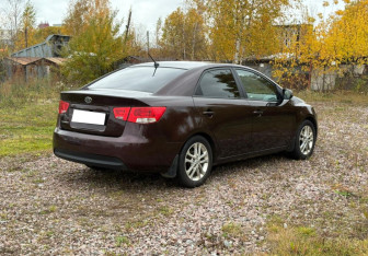 Подержанный автомобиль Kia Cerato Sedan 2011 года (4 фото)