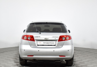 Подержанный автомобиль Chevrolet Lacetti Hatchback 2011 года (6 фото)