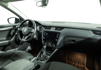 Подержанный автомобиль Skoda Octavia Liftback 2017 года (9 фото)