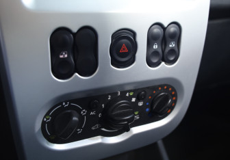 Подержанный автомобиль Renault Sandero 2012 года (12 фото)