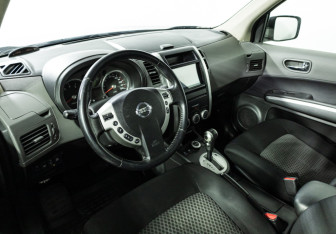 Подержанный автомобиль Nissan X-Trail 2008 года (11 фото)