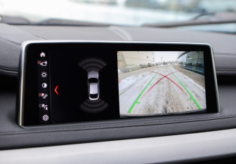 Подержанный автомобиль BMW X6 2017 года (17 фото)