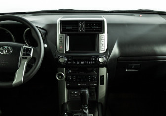 Подержанный автомобиль Toyota Land Cruiser Prado 2011 года (14 фото)