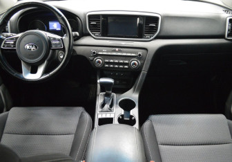 Подержанный автомобиль Kia Sportage 2018 года (14 фото)