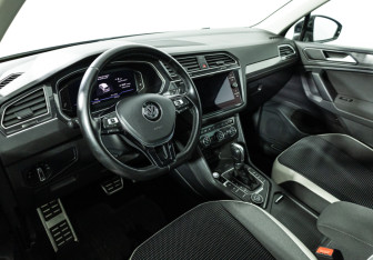 Подержанный автомобиль Volkswagen Tiguan 2019 года (11 фото)