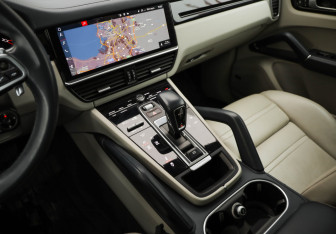 Подержанный автомобиль Porsche Cayenne 2019 года (22 фото)