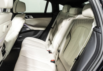 Подержанный автомобиль BMW X6 2020 года (10 фото)