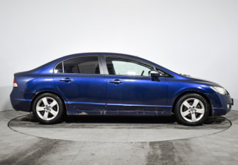 Подержанный автомобиль Honda Civic Sedan 2008 года (4 фото)