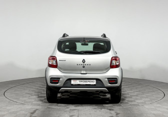 Подержанный автомобиль Renault Sandero 2018 года (6 фото)